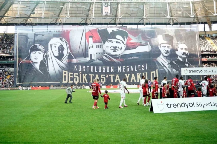 Beşiktaş tribünlerinden ’19 Mayıs’ pankartı
