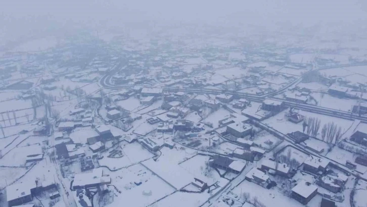 Bitlis’te kar yağışı etkisini sürdürüyor
