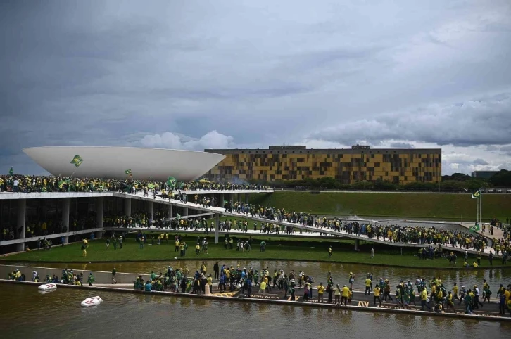 Brezilya, ABD’den Bolsonaro’nun iadesiyle ilgili resmi talepte bulunmamış
