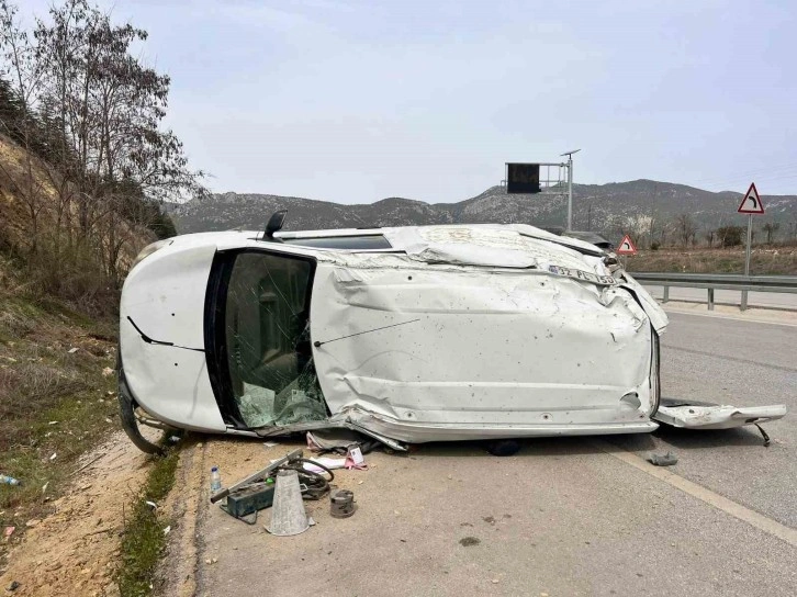 Bucak'ta Ticari Araç Takla Attı: 1 Yaralı