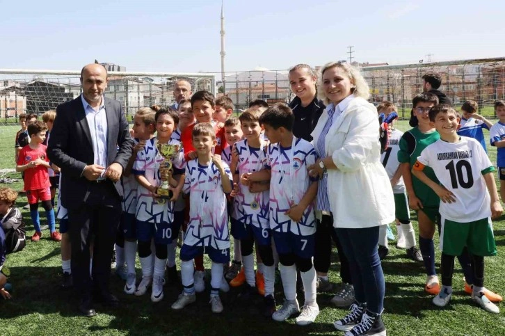 Bursa Büyükşehir Belediyesi İlkokul Futbol Şenliği Sonuçlandı