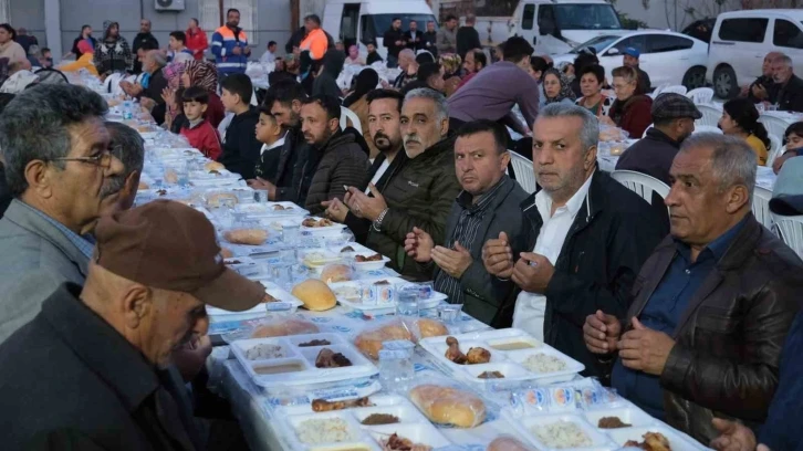 Büyükşehir her gün bir mahallede iftar sofrası kuruyor
