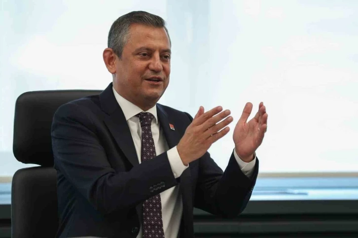 CHP lideri Özel: “Siyasetçilerin el sıkışmadığı dönemlerin sonu demokrasi için felaket olmuştur”
