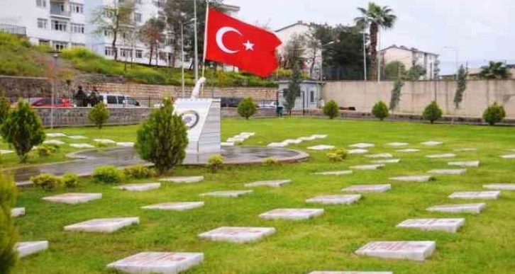 Cizre’de 7 yıl önce terör örgütü PKK’nın saldırısında şehit düşen 12 polis anıldı