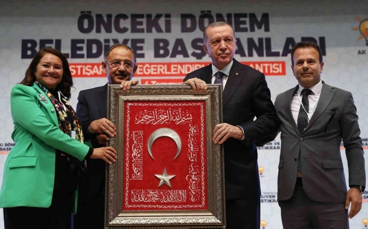 Cumhurbaşkanı Erdoğan:  “Bu seçim kırgınlıkla, nefsaniyetle hareket edilecek bir seçim değildir"
