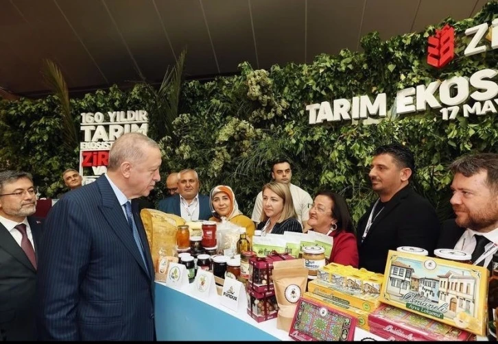 Cumhurbaşkanı Erdoğan Osmaneli’nin yöresel ürünlerini tattı
