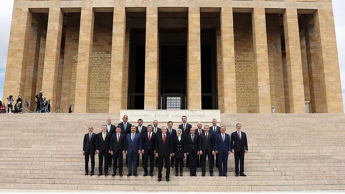 Cumhurbaşkanı Erdoğan, yeni Cumhurbaşkanlığı Kabinesi üyeleriyle Anıtkabir'i ziyaret etti