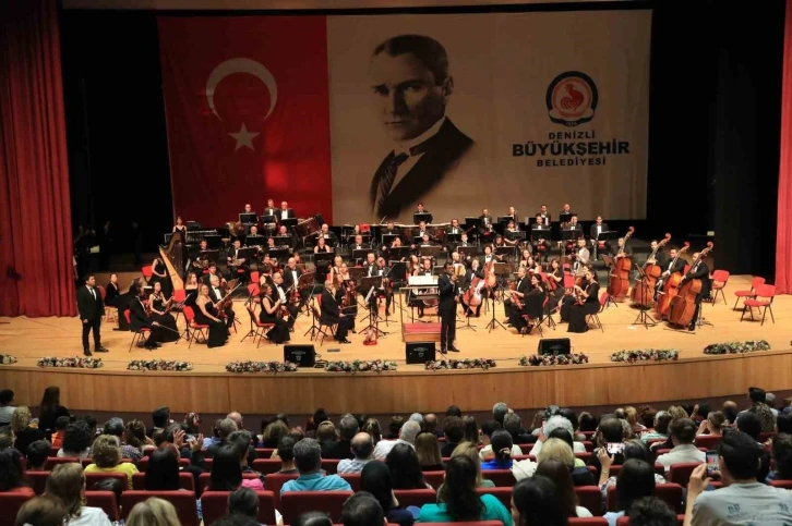 Cumhurbaşkanlığı Senfoni Orkestrası Denizlililer için sahne aldı
