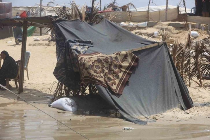 Deir el-Balah’a sığınan Refahlılar, temel ihtiyaçlarını karşılayamıyor
