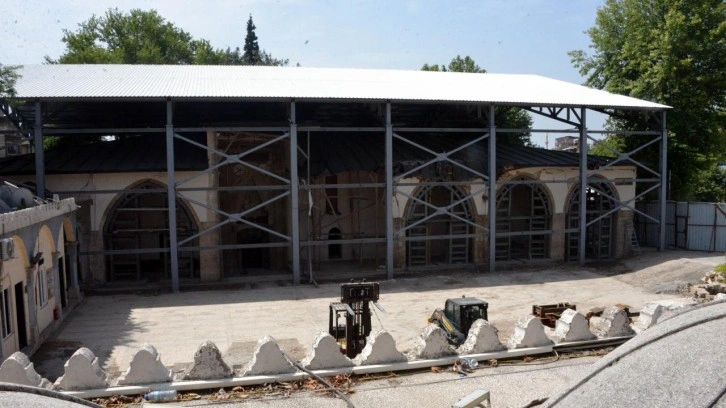 Depremde ağır hasar alan tarihi Ulu Cami, 2025 sonunda ibadete açılacak
