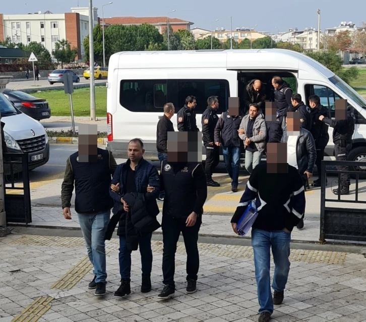 Didim’deki operasyonda yakalanan FETÖ üyeleri adliyeye sevk edildi
