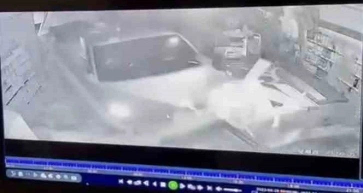 Diyarbakır’da 1 kişinin öldüğü feci kaza dükkan içi kamerasına yansıdı