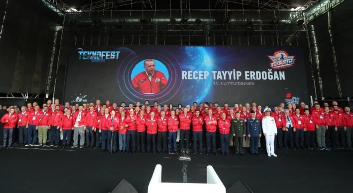 DPÜ Karanda İHA Takımı ödülünü Cumhurbaşkanı Erdoğan’dan aldı
