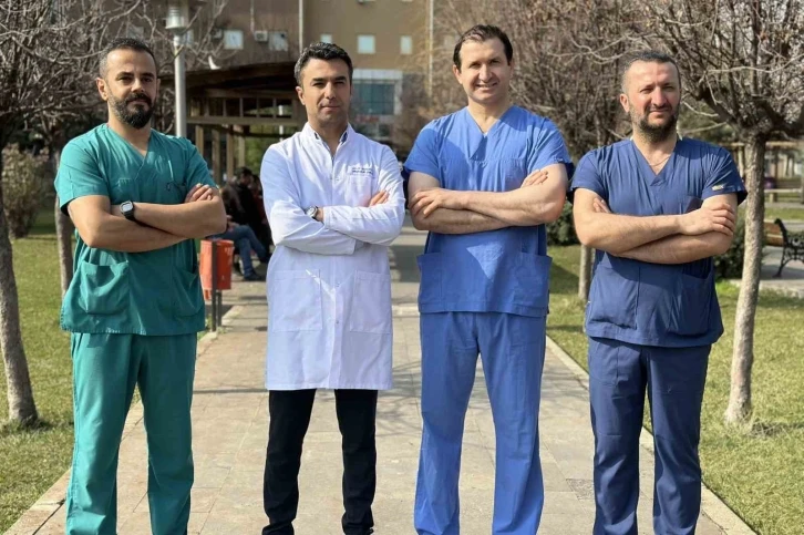 Dünyada en az izle yapılan rahim kanseri cerrahisi ilk kez Diyarbakır’da yapıldı
