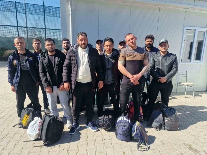 Edirne’de 16 kaçak göçmen yakalandı
