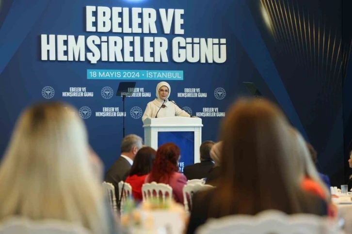 Emine Erdoğan ve Bakan Koca, Ebeler ve Hemşireler Günü’nde düzenlenen programa katıldı
