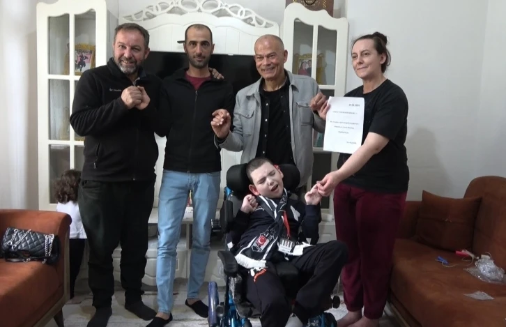 Epilepsi hastası çocuğa Almanya’dan tekerlekli sandalye

