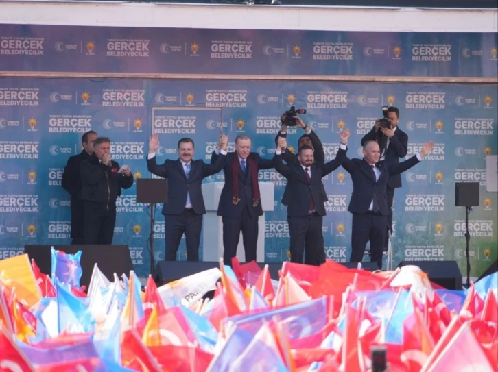 Erdoğan: "CHP’yi bölücü örgütün güdümündeki DEM’in oyuncağı haline dönüştürenler utansın"
