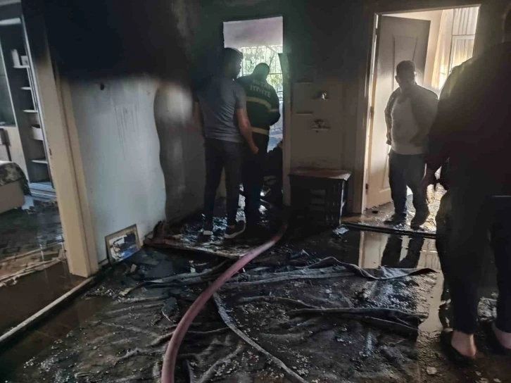 Erzin’de çıkan ev yangını söndürüldü
