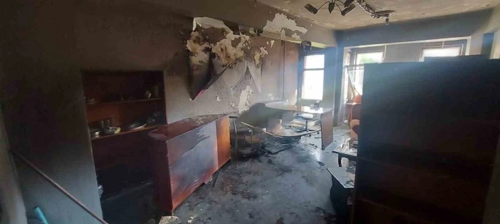 Erzurum’da büro yangını paniğe neden oldu

