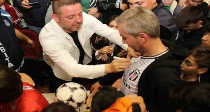 Eski Milli Futbolcu Nihat Kahveci Akşehirlilerle buluştu