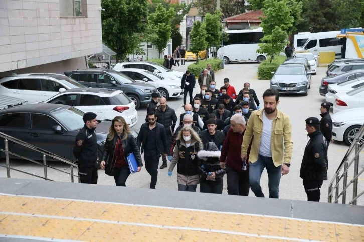 Eskişehir merkezli fuhuş operasyonunda yakalanan şüphelilerden 4’ü tutuklandı
