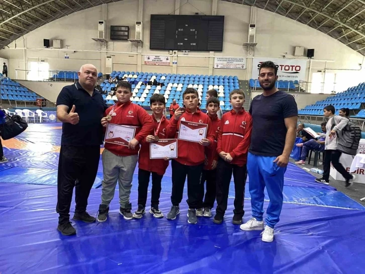 Fethiye’nin genç güreşçileri Türkiye Şampiyonası’nda zirveye çıktı
