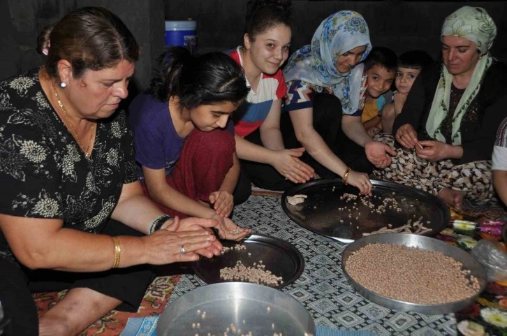 Gaziantep'te Bayram Hazırlıkları İmece Usulü Devam Ediyor