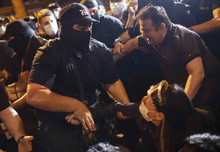 Gürcistan’da "Yabancı Etkinin Şeffaflığı" yasa tasarısı protestosuna polisten sert müdahale
