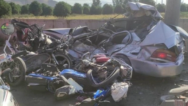 Hatay’da korkutan kaza: Freni boşalan tır, otomobil ile 15 motosikleti ezdi!