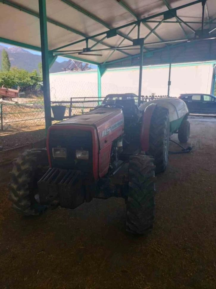 Honaz’da çalınan traktörü jandarma 3 saatte buldu

