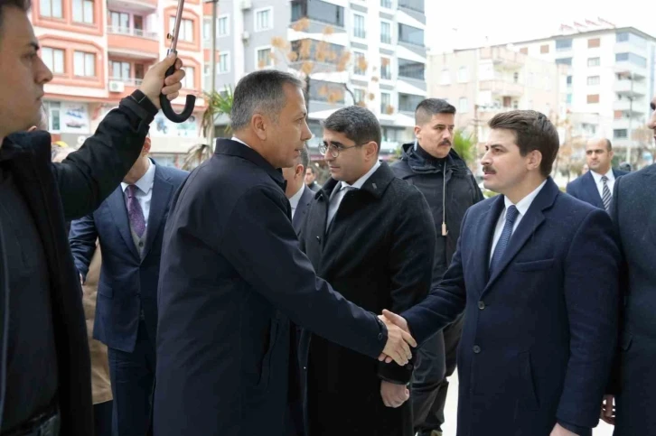 İçişleri Bakanı Yerlikaya: "Huzurumuzu bozanları 112’yi arayarak ihbar edin"
