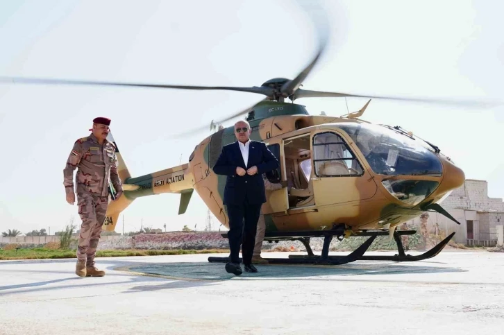 Irak Savunma Bakanı Abbasi’den Ayn el-Esed üssüne sürpriz ziyaret
