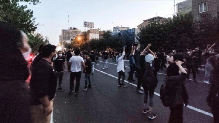 İran Devrim Muhafızları Komutanı'ndan göstericilere 