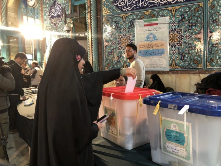 İran Seçimlerinde Halk Sandık Başına Gitti