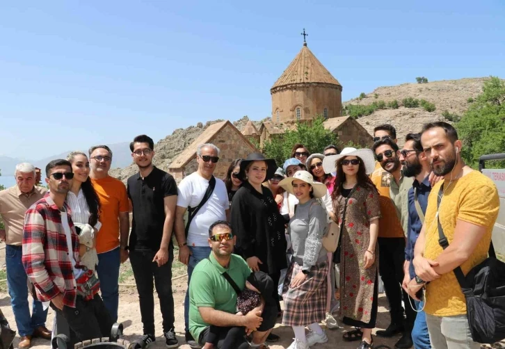 İranlı turizmciler Akdamar Adası’na hayran kaldı
