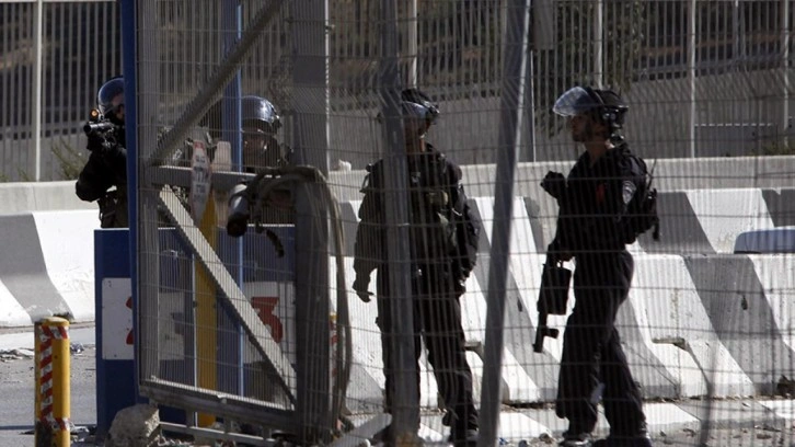 İşgalci İsrail'den El Halil'e baskın: Okullar tatil edildi