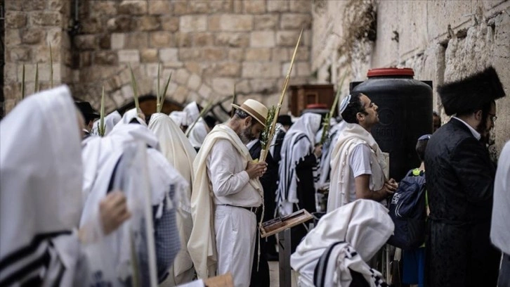 İsrail, Yahudi bayramı nedeniyle Filistinlileri kısıtlıyor