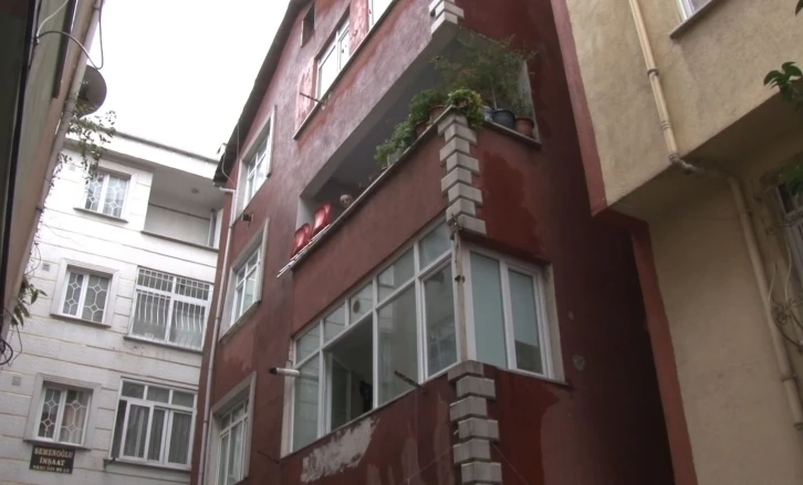 İstanbul’da "depremde bir binada hasar oluştu" ihbarı ekipleri alarma geçirdi
