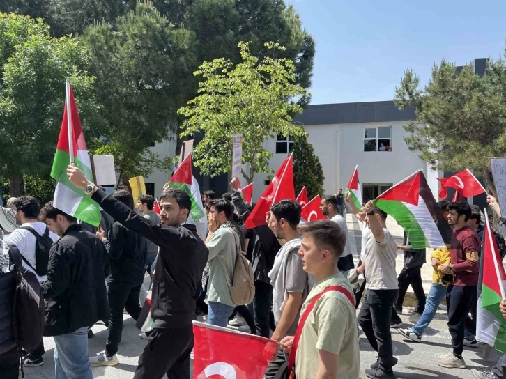 İstanbul’da üniversite öğrencileri Filistin için yürüdü
