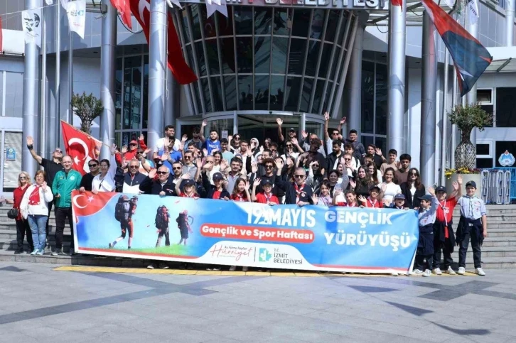 İzmitli gençler 19 Mayıs Gençlik Yürüyüşünde buluştu
