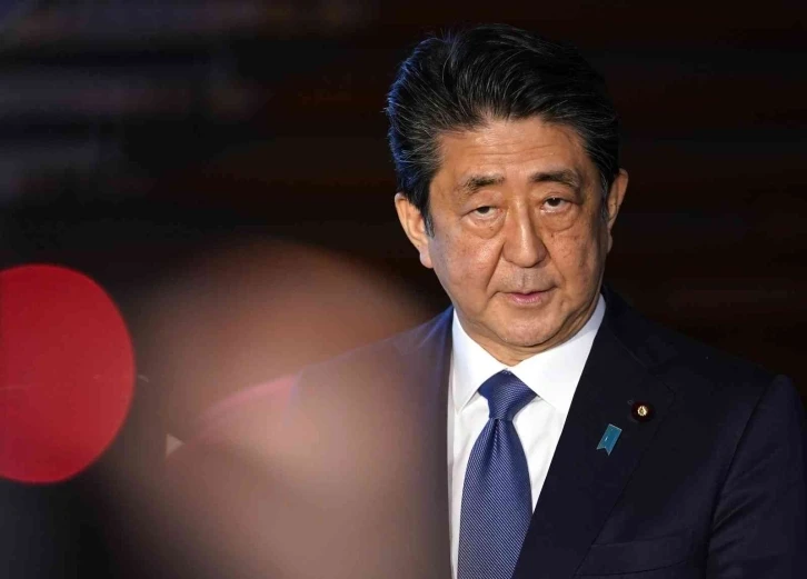 Japonya’da eski başbakan Abe silahlı saldırıya uğradı, durumu ağır
