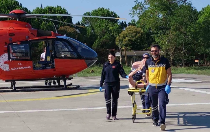 Kalp Krizi Geçiren 84 Yaşındaki Adam Helikopter Ambulansla Hastaneye Sevk Edildi
