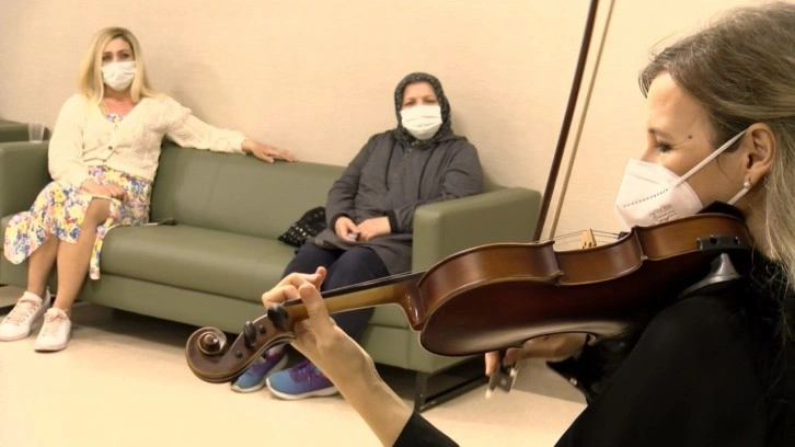Kanser hastalarına özel müzik dinletisi yapıldı. Hastalarda anksiyete azaldı