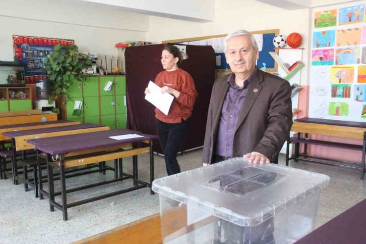 Karaman'da Oy Sandıkları Okullara Yerleştirildi