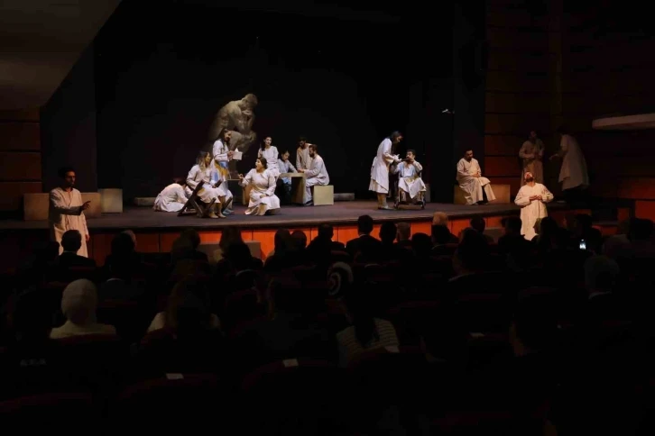 Kayseri Devlet Tiyatrosu muhteşem bir açılışla "perde" dedi
