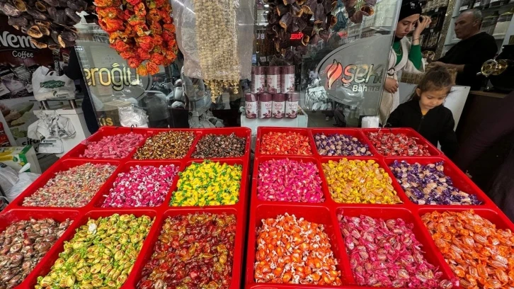 Kilis’te bayram şekerleri tezgahları renklendirdi

