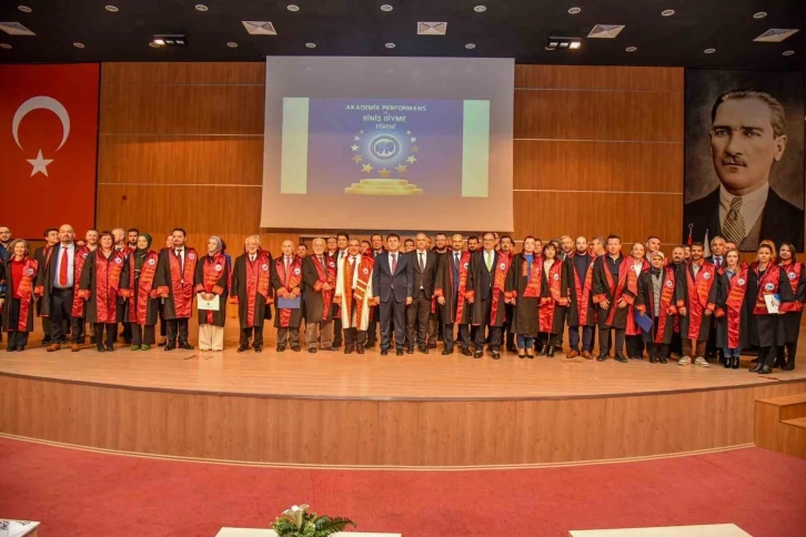 KMÜ’de akademik performans ve biniş giyme töreni düzenlendi
