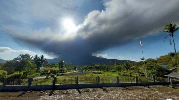 Lewotobi Yanardağı, 21 yıl sonra patlama