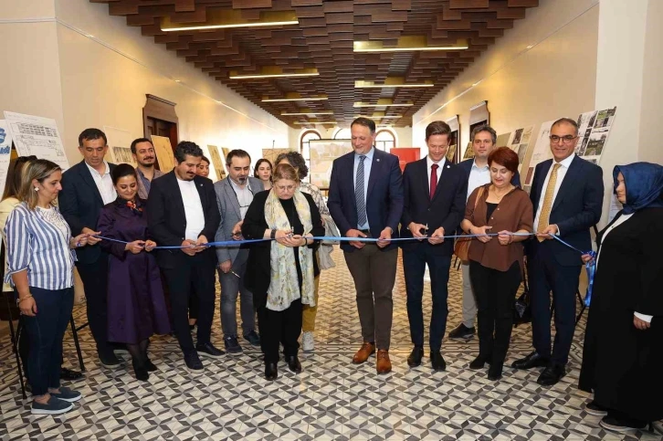 ’Macarların Tasarımları Türkiye’de’ sergisi açıldı
